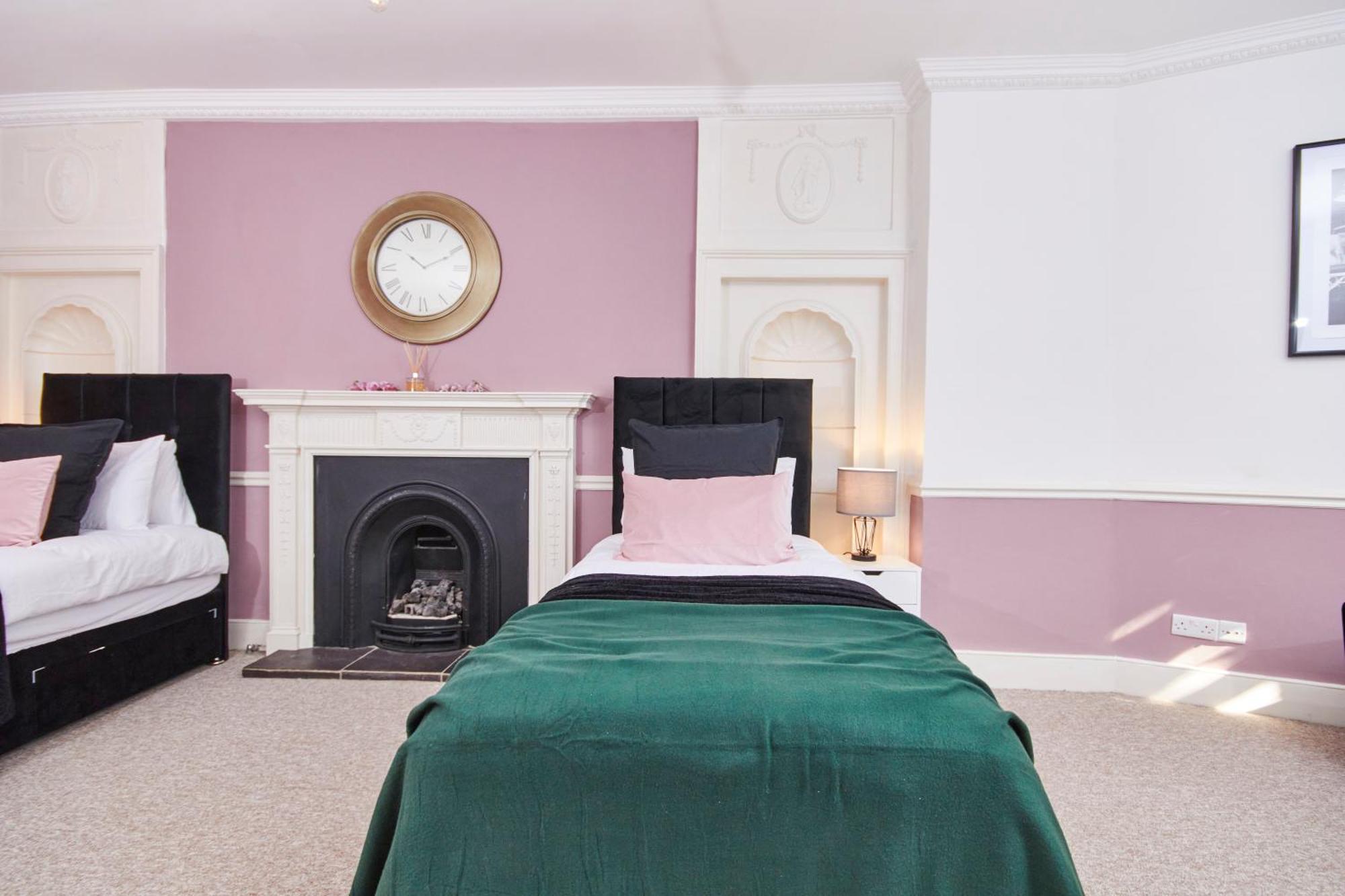 Beautiful 2Bedroom 4 Actual Beds House With Wifi By Purestay Bath Exterior foto
